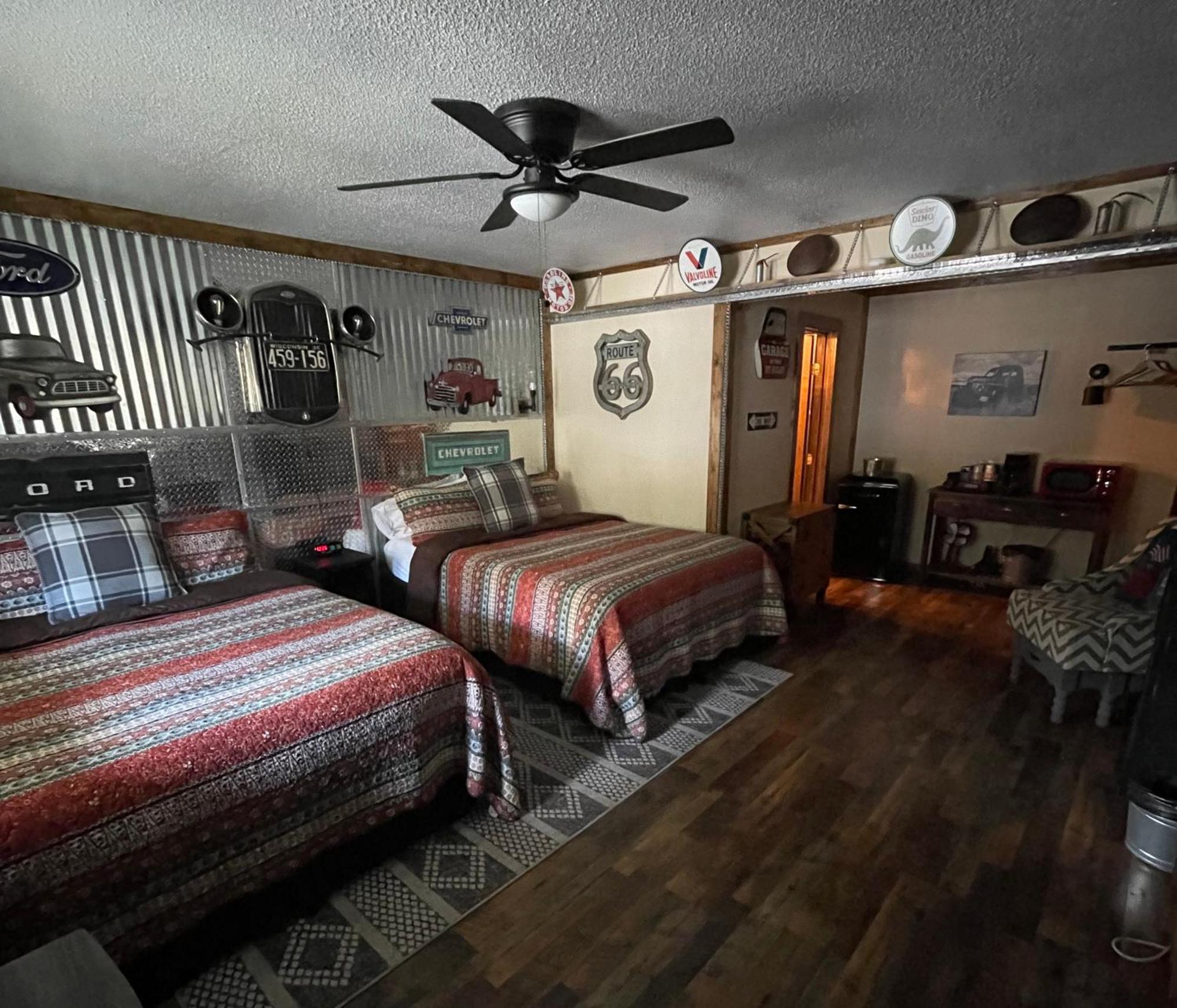 Dusty Boots Motel & Cafe คลาวด์ครอฟท์ ภายนอก รูปภาพ
