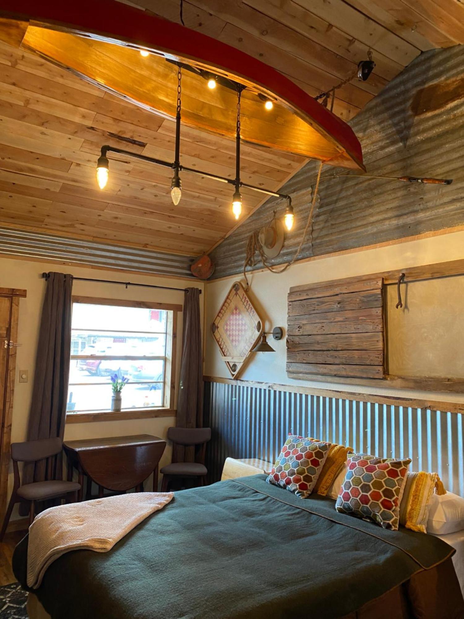 Dusty Boots Motel & Cafe คลาวด์ครอฟท์ ภายนอก รูปภาพ