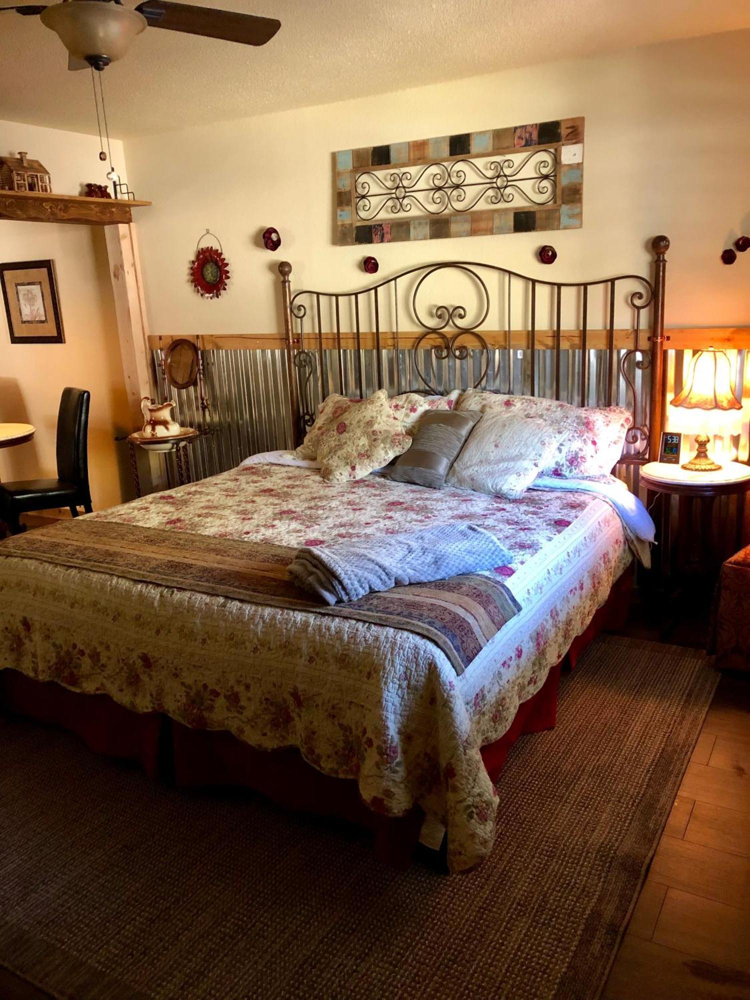Dusty Boots Motel & Cafe คลาวด์ครอฟท์ ภายนอก รูปภาพ