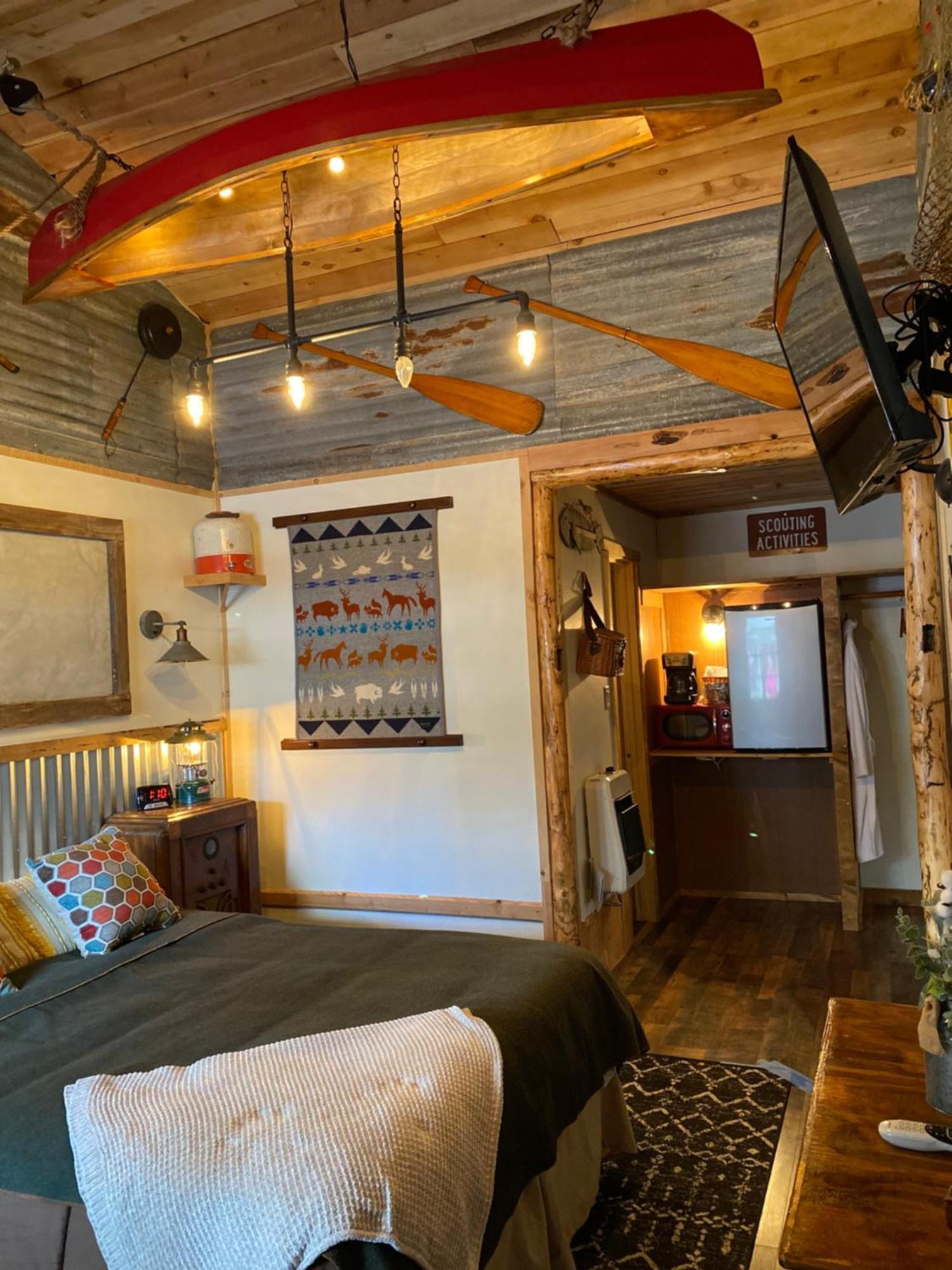 Dusty Boots Motel & Cafe คลาวด์ครอฟท์ ภายนอก รูปภาพ