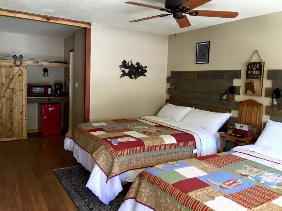 Dusty Boots Motel & Cafe คลาวด์ครอฟท์ ภายนอก รูปภาพ