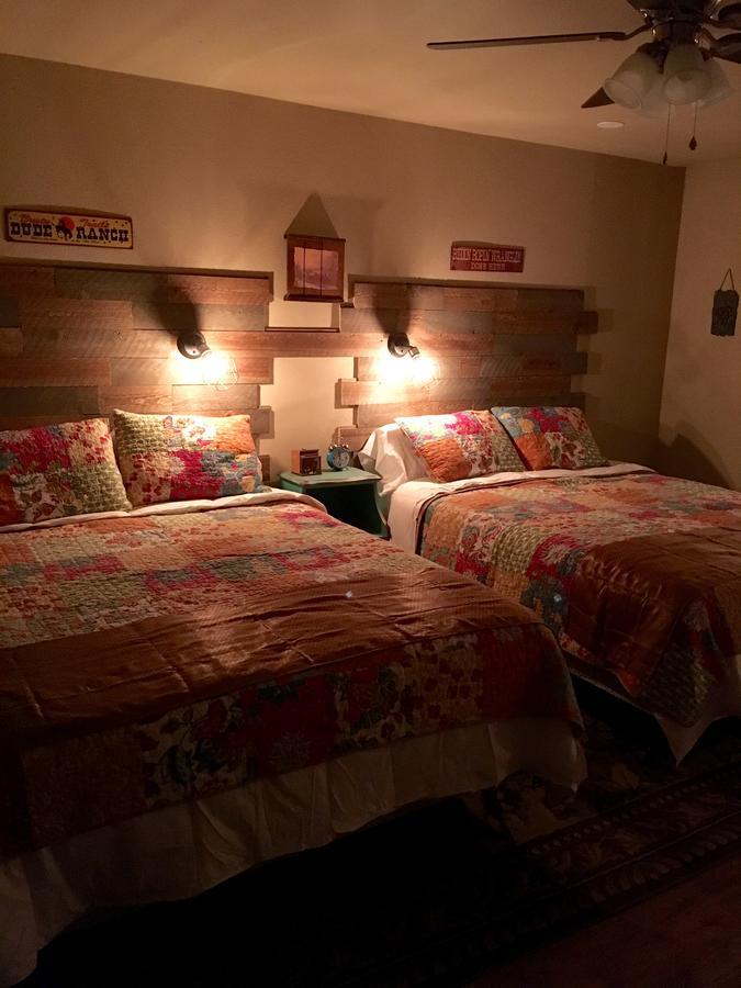 Dusty Boots Motel & Cafe คลาวด์ครอฟท์ ภายนอก รูปภาพ