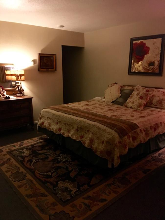 Dusty Boots Motel & Cafe คลาวด์ครอฟท์ ภายนอก รูปภาพ