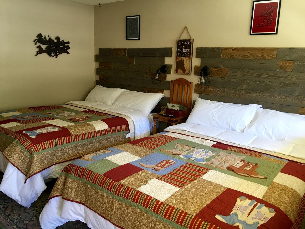 Dusty Boots Motel & Cafe คลาวด์ครอฟท์ ภายนอก รูปภาพ